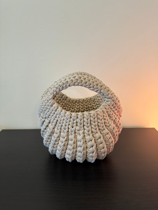 Handvirkad snäckväska